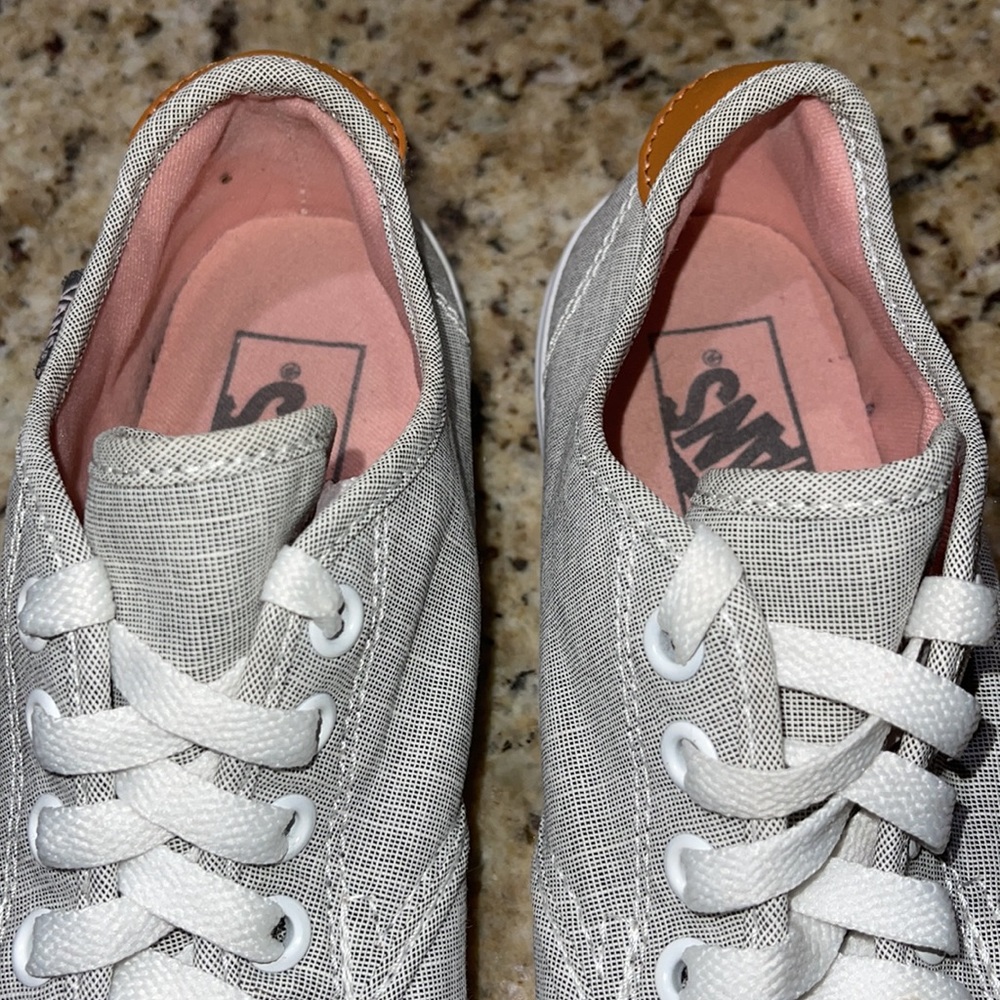 Vans - Picture 2 of 8